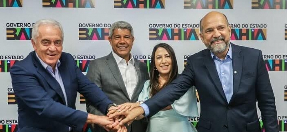 Prefeito Robrio firma parceria com o Governo do Estado para levar gua potvel a mais de 800 famlias da zona rural em Eunpolis